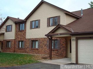 1890 Fox Ridge Dr, Saint Paul, MN 55118