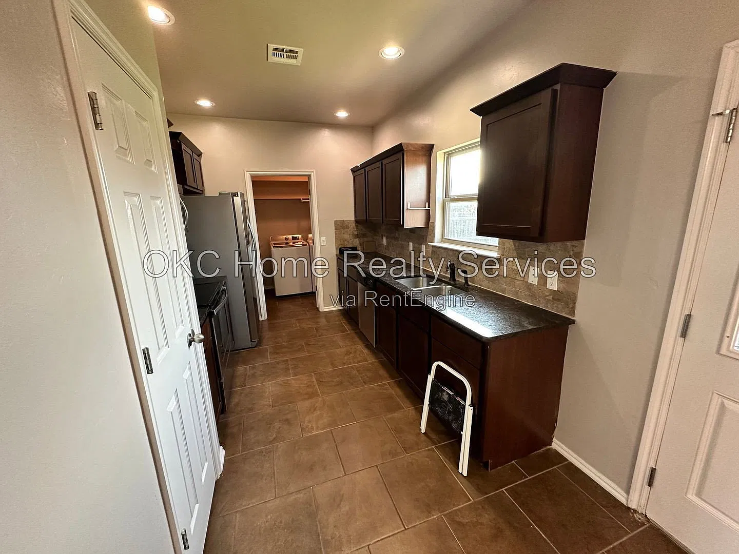 3 bed, 2.0 bath, 1597 sqft, $1,495 — Photo 3