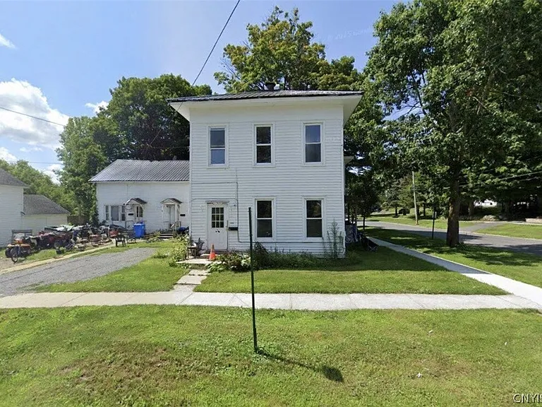 8 S Main St — Photo 1