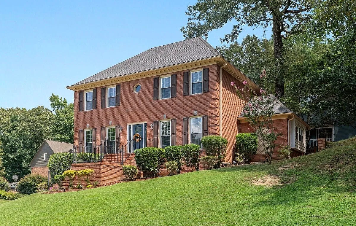 4 bed, 2.5 bath, 3046 sqft, $3,200 — Photo 2