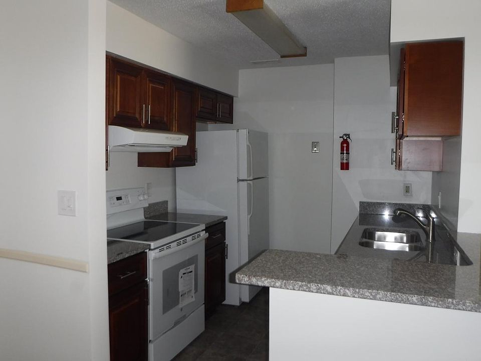 2nd image of 533 Pineland Cir