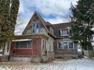 806 N Grand Ave, Charles City, IA 50616