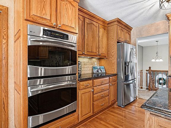 5th image of 867 Oriole Ln