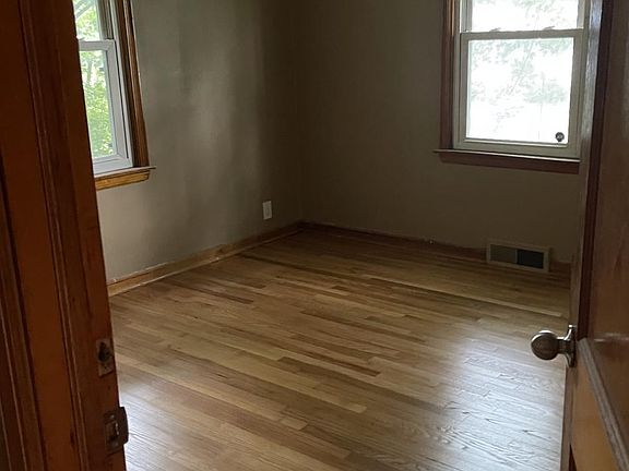 4th image of 147 Fenway Dr
