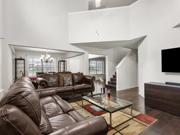 8811 Eastwood Ave, Aubrey, TX 76227