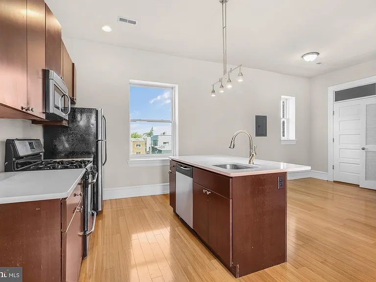 2136 E Dauphin St #301 — Photo 5