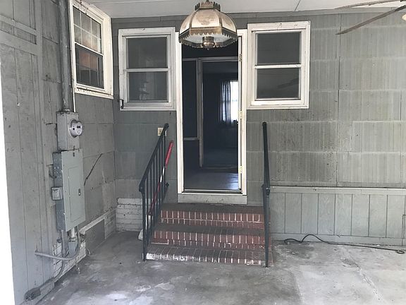 3rd image of 2685 N Fraser St.