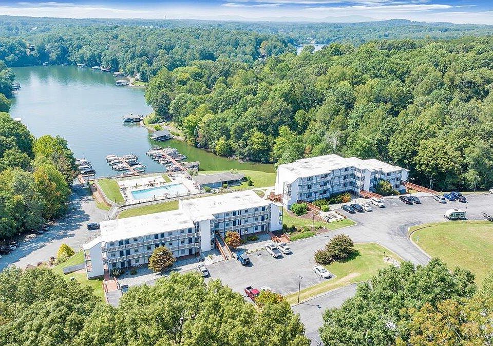 1st image of 1089 Bluewater Dr Unit 513