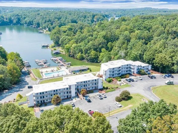 1089 Bluewater Dr Unit 513, Moneta, VA 24121