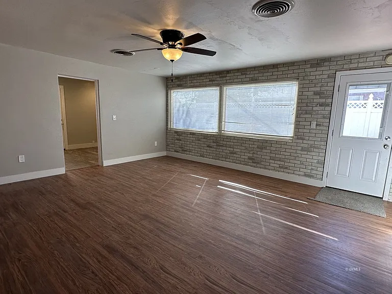2883 N Bigler Ave — Photo 9