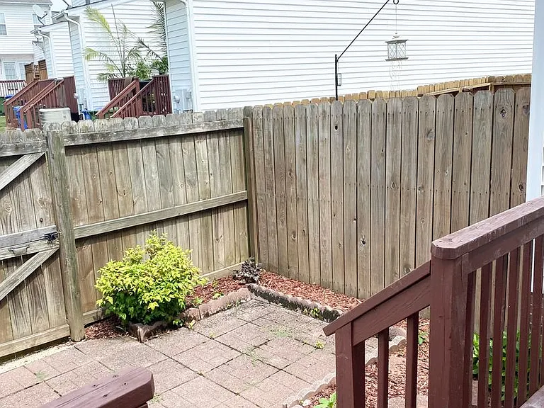 1915 Stroll Cir — Photo 13