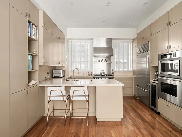 43 W 12th St #1 — Photo 11