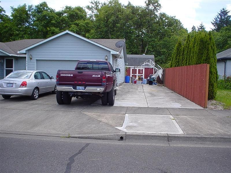 2nd image of 990 E Burnett St
