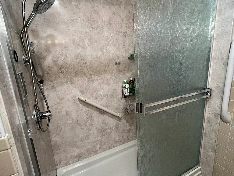 Large shower Pan in bathroom 1
