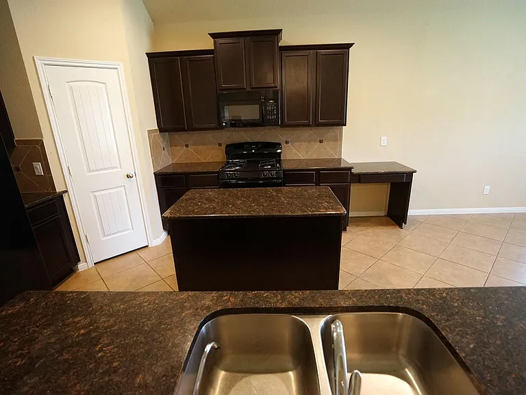 1067 Cedar Lake Ct — Photo 13