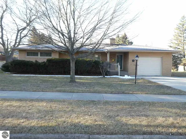 1015 Wellesley St, Alma, MI 48801