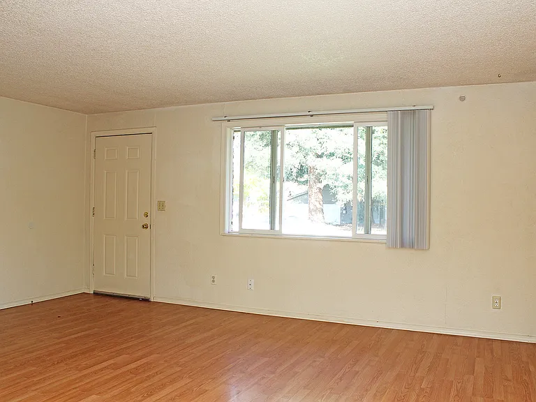 4110-4116 N Willis Blvd — Photo 4