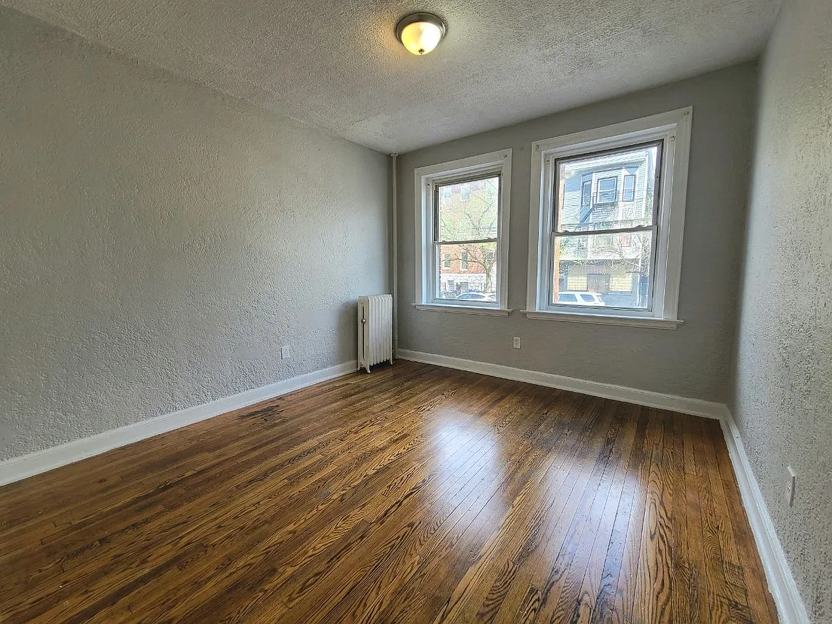 Building Photo - 684 Summer Ave #201