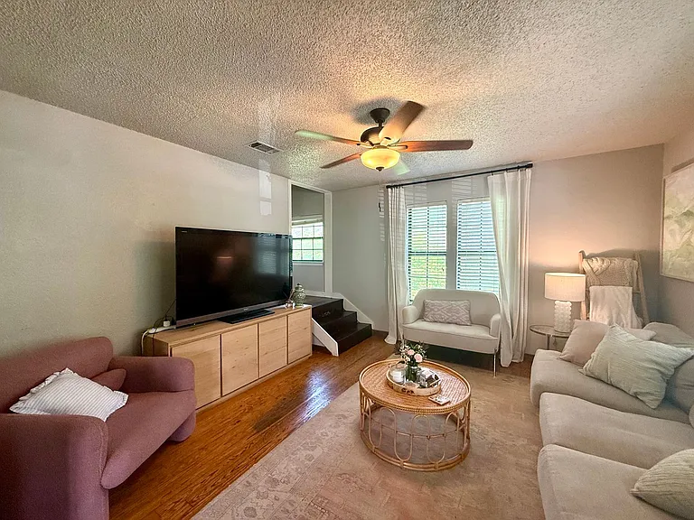 1609 W 11th St — Photo 14
