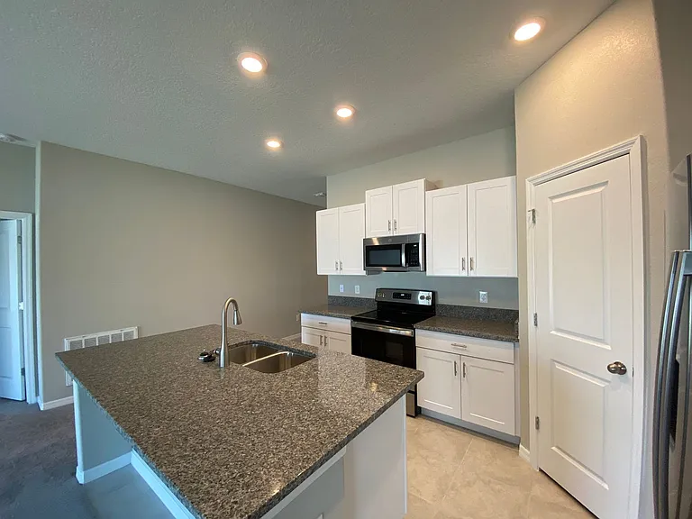 12213 SE 100th Ave — Photo 16