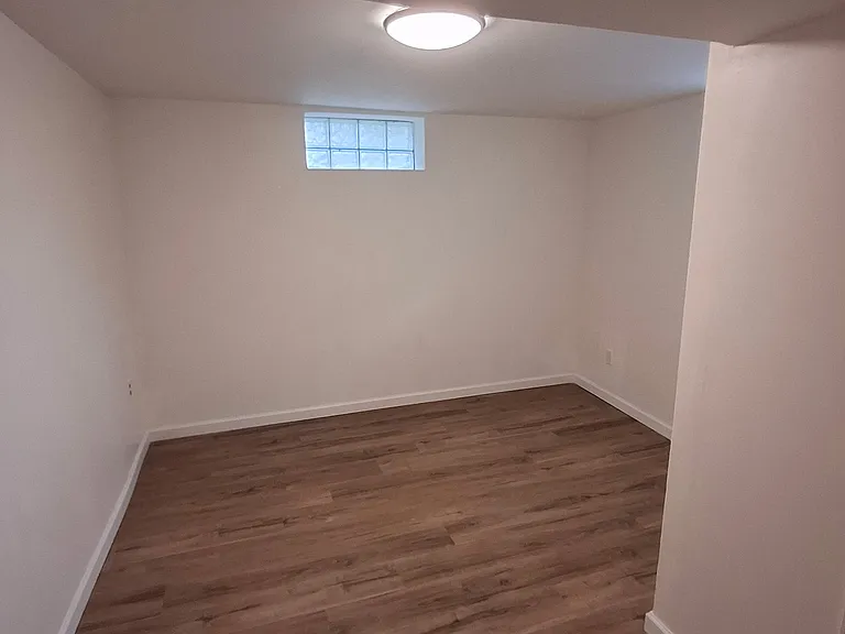 379 W Stewart St — Photo 16