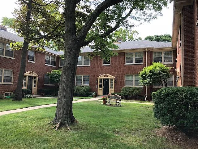 611 E Henry Clay St #3