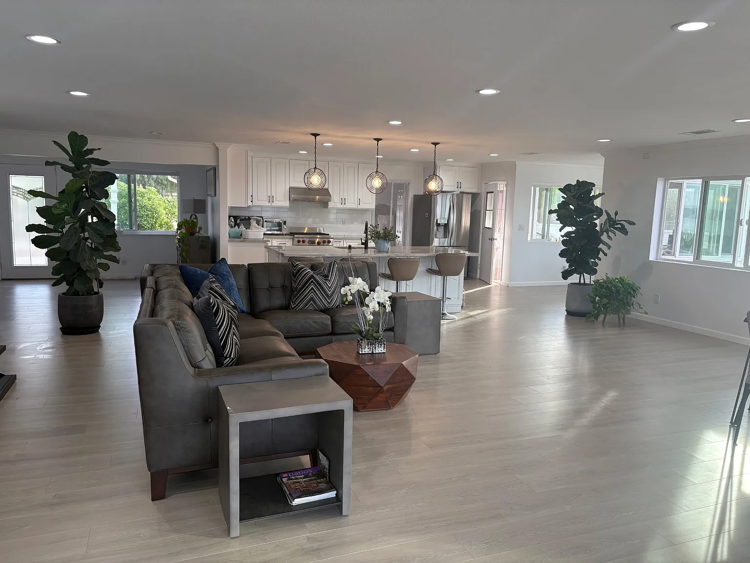 5 bed, 3.5 bath, 2681 sqft, $4,900 — Photo 2