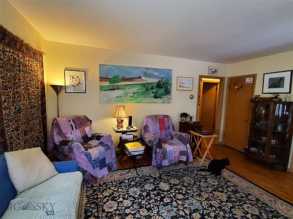 5th image of 1124 E Lewis St