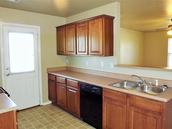 3rd image of 4500 SE 77th St