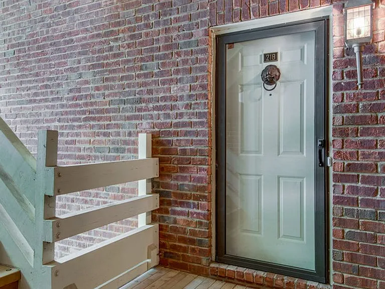 218 Boxmere Pl — Photo 5