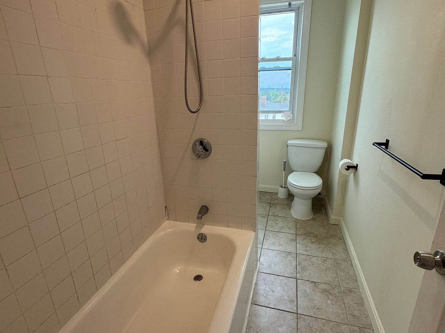 3 bed, 1197 sqft, $2,200 — Photo 3