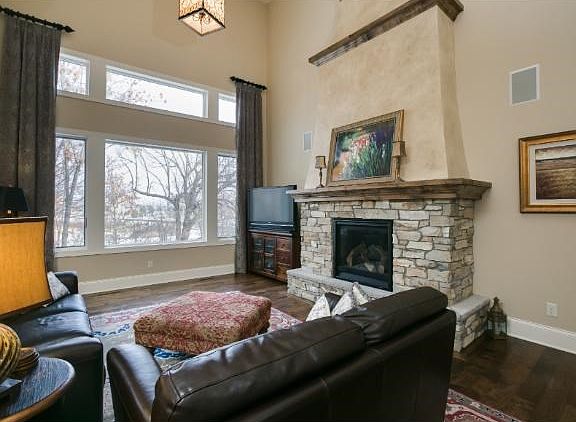 TWO STORY VAULTED MAIN FLOOR LIVING ROOM