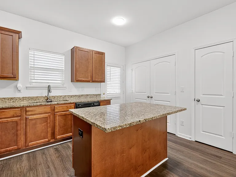 147 Ofner Dr — Photo 2