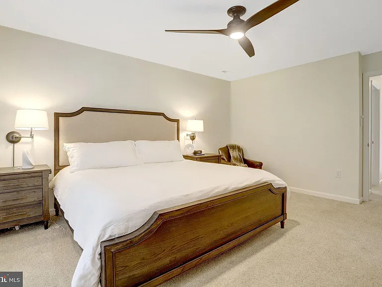 2862 Rosemary Ln — Photo 40