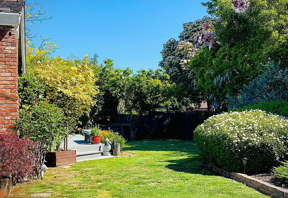 2nd image of 1019 Del Rio Way