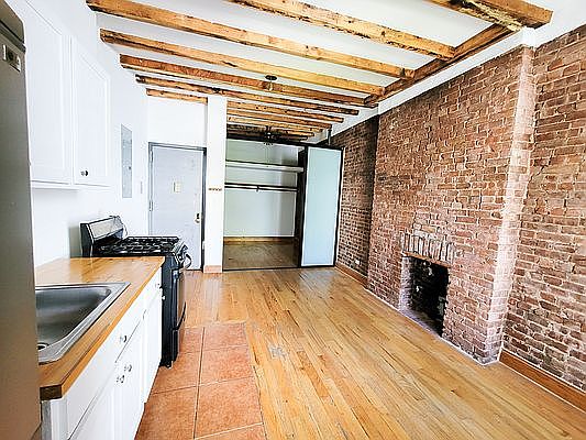 1st image of 2249 1st Ave #6