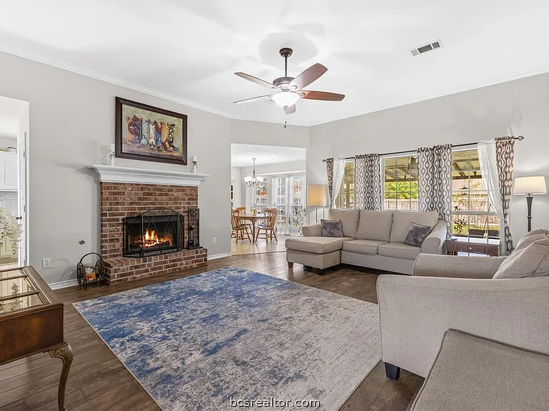 1219 Danville Ln — Photo 4
