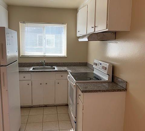 4th image of 1638 Queen Charlotte Dr