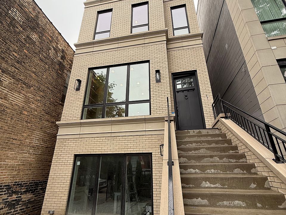 1st image of 2021 W Erie St #1