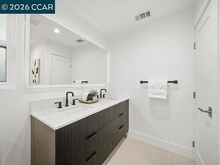 177 Saint Helena Ct — Photo 40
