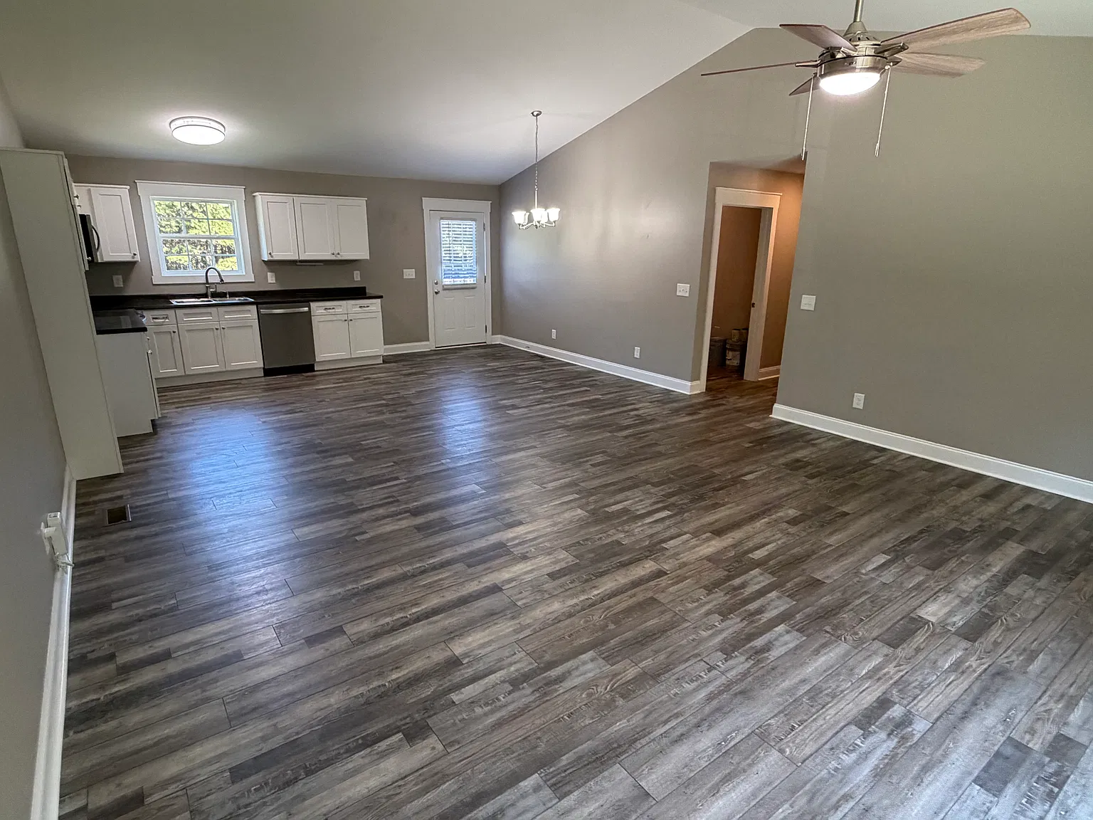 3 bed, 1500 sqft, $1,800 — Photo 4