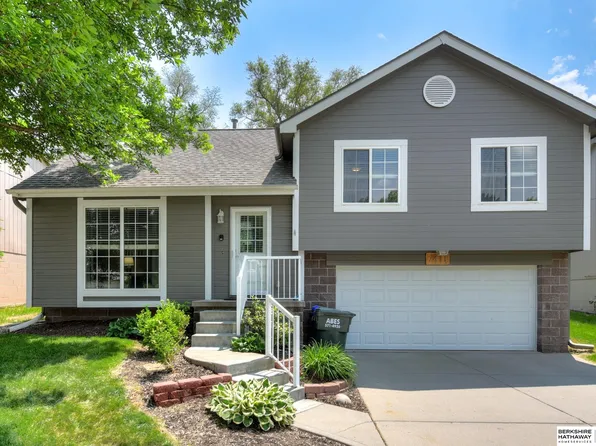 7411 Wyoming St, Omaha, NE 68122