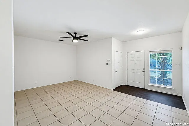 3 bed, 2.5 bath, 1424 sqft, $1,700 — Photo 3