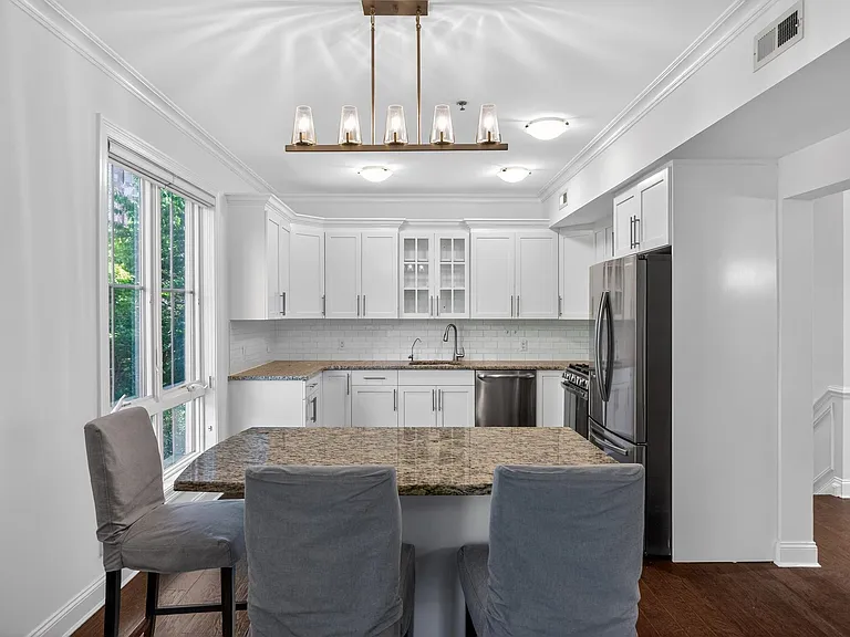 200 Laird Ave #204 — Photo 12