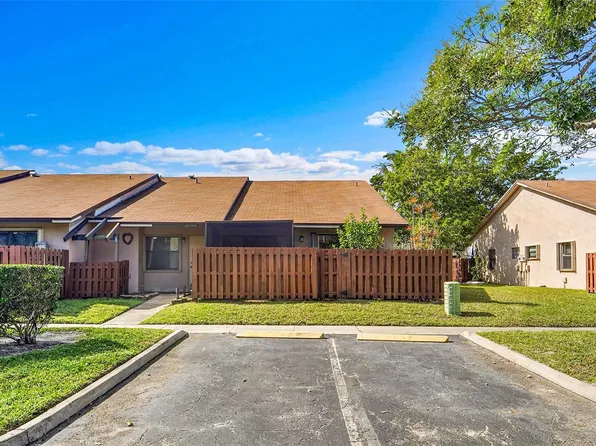 2698 N Nob Hill Rd, Sunrise, FL 33322