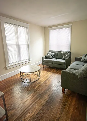 7 Pleasant St Photo 1