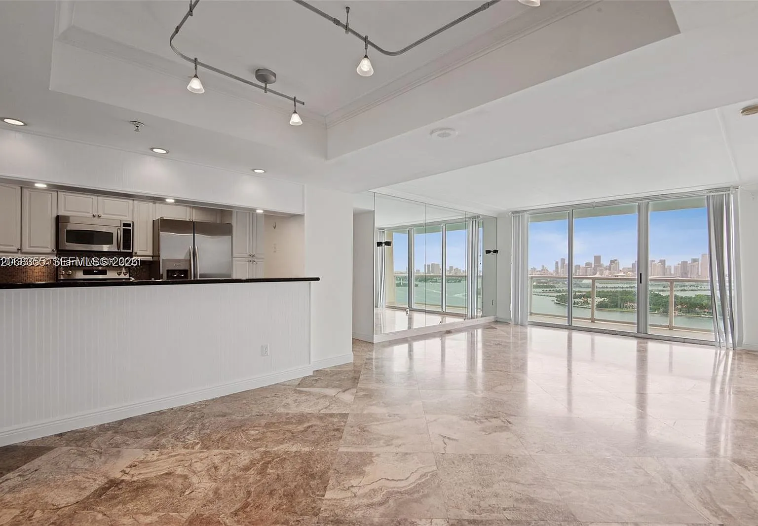 The Floridian Condo — Photo 4