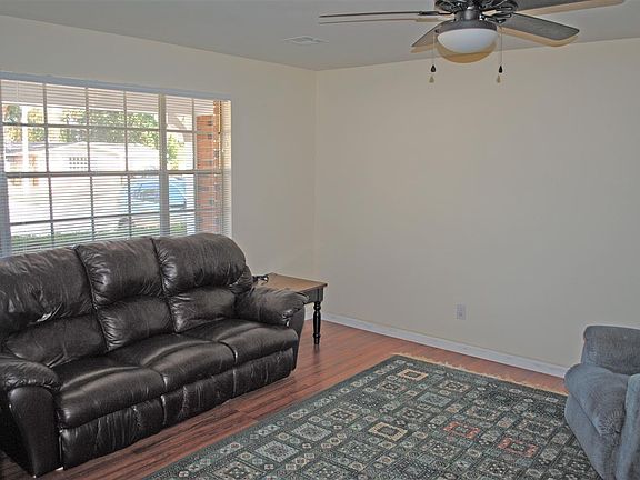 4th image of 3825 Kingsberry Dr
