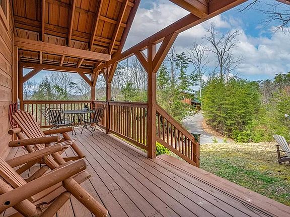 4th image of 2062 Bird Ridge Rd