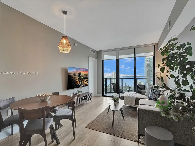121 NE 34th St #2106A — Photo 17